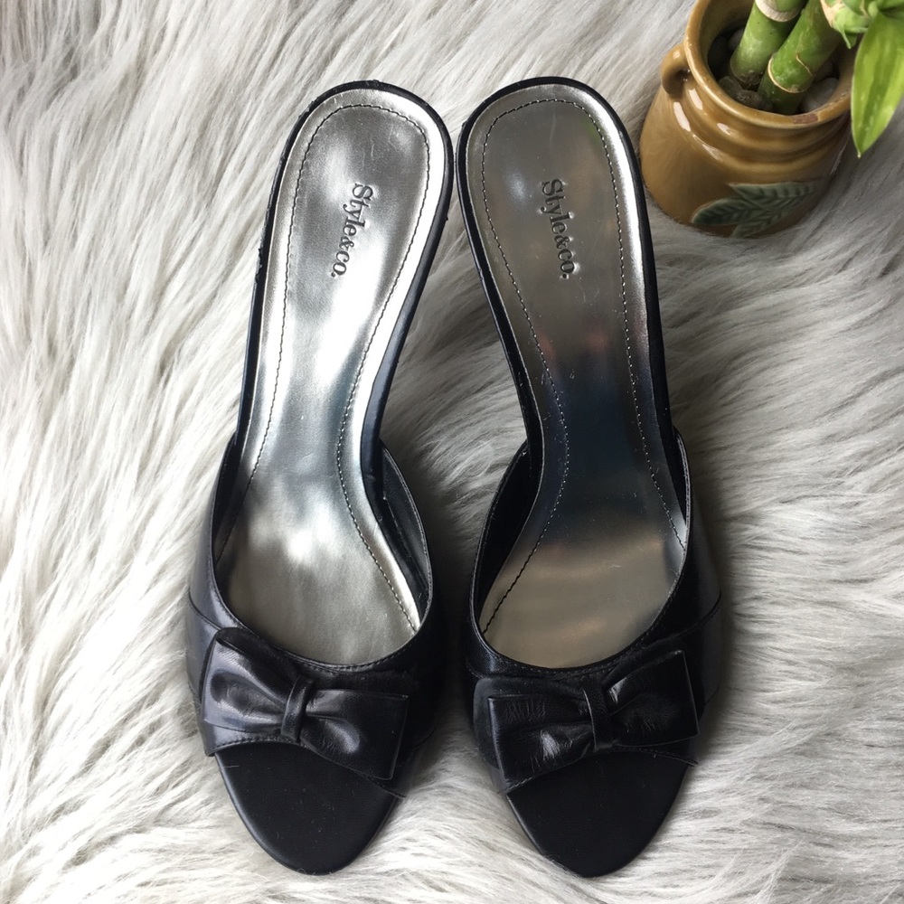 STYLE & CO Black Leather Bow Heels Size 8